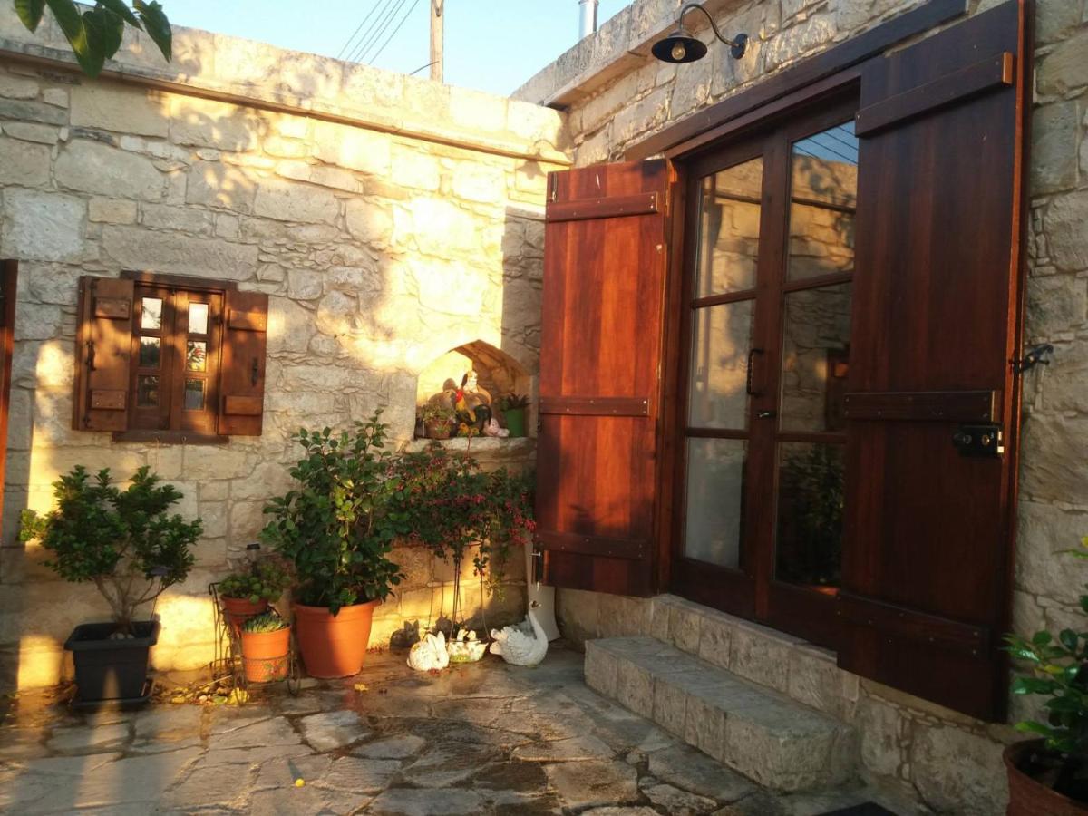 Georgia'S House Bed & Breakfast Fyti Bagian luar foto