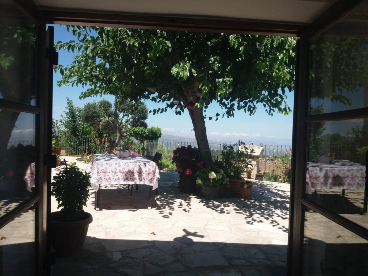Georgia'S House Bed & Breakfast Fyti Bagian luar foto