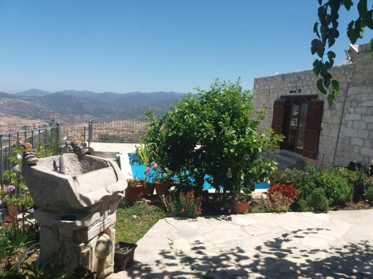 Georgia'S House Bed & Breakfast Fyti Bagian luar foto