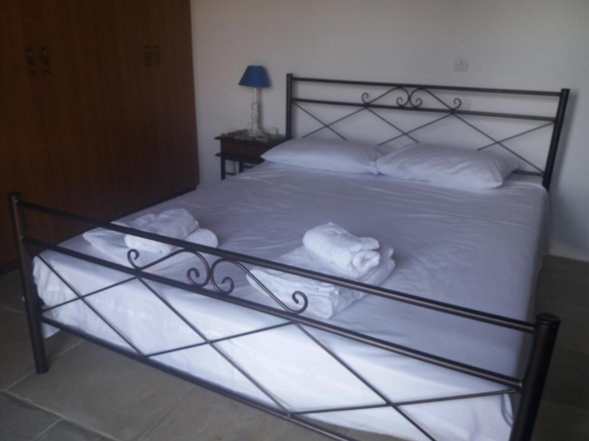 Georgia'S House Bed & Breakfast Fyti Bagian luar foto
