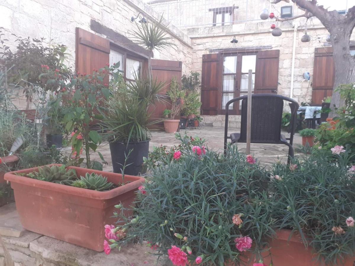 Georgia'S House Bed & Breakfast Fyti Bagian luar foto
