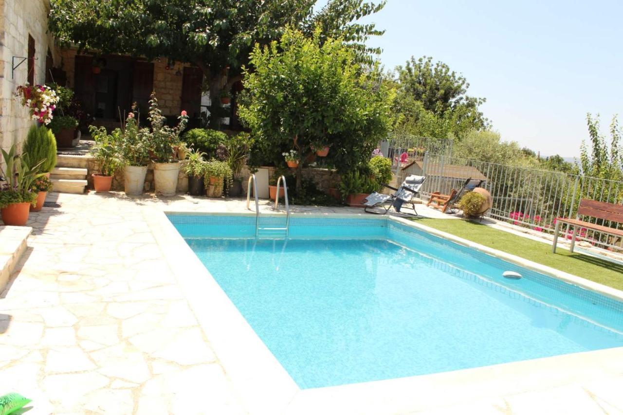 Georgia'S House Bed & Breakfast Fyti Bagian luar foto