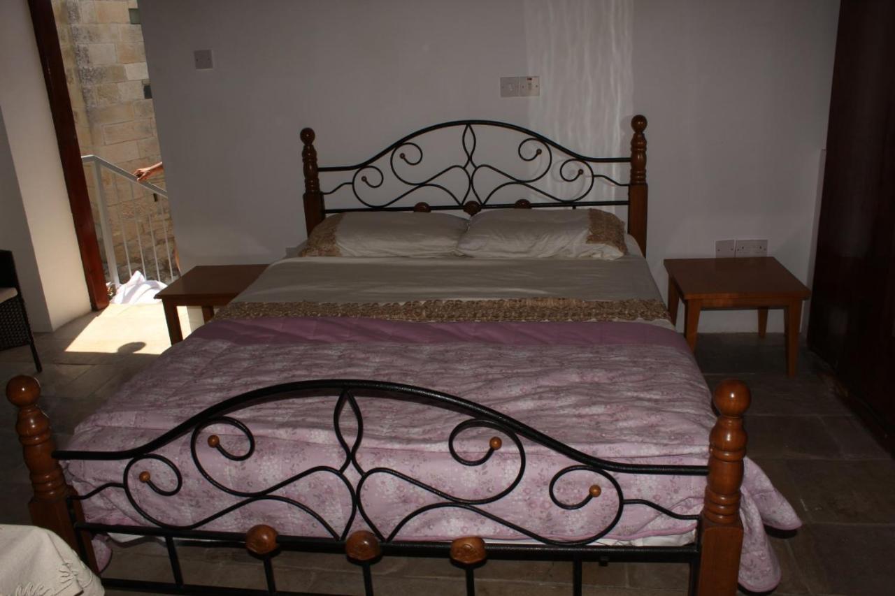 Georgia'S House Bed & Breakfast Fyti Bagian luar foto