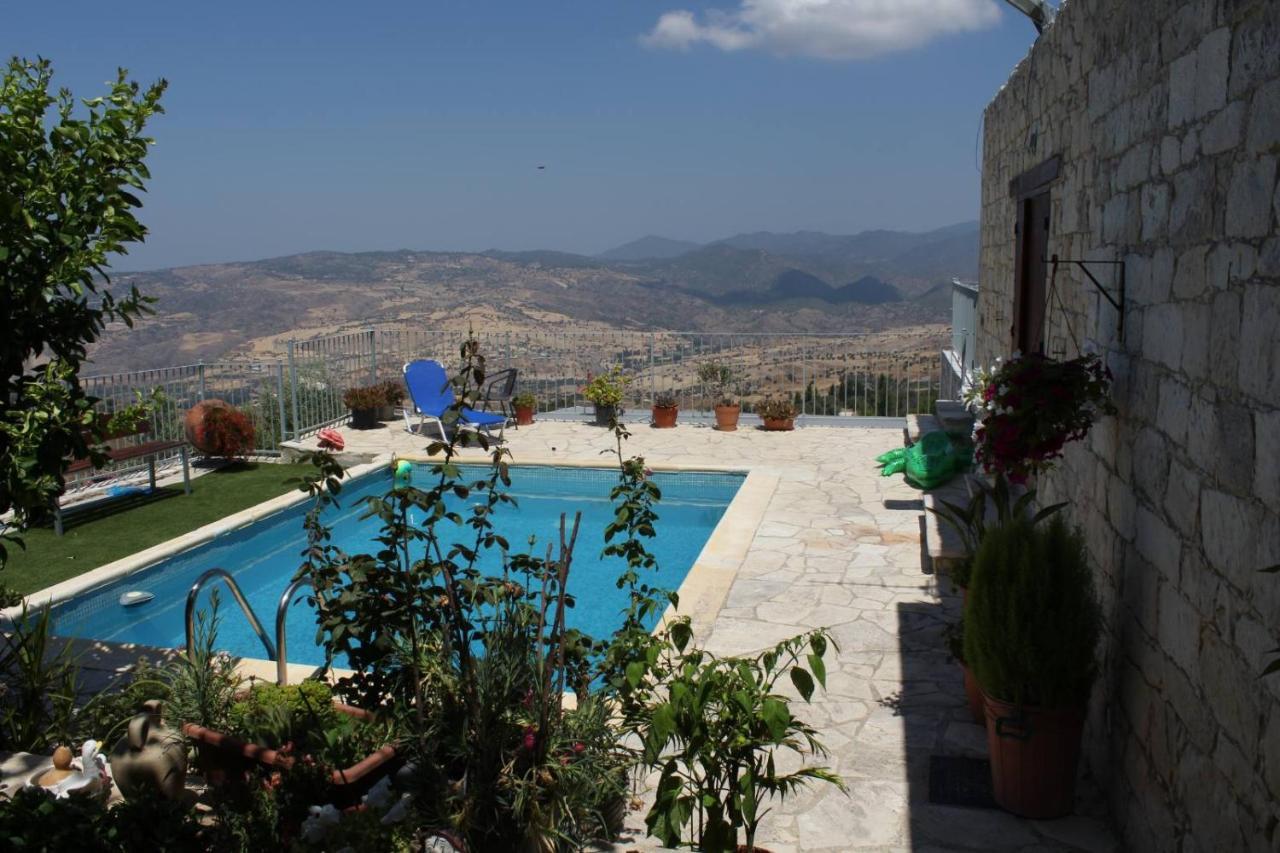 Georgia'S House Bed & Breakfast Fyti Bagian luar foto