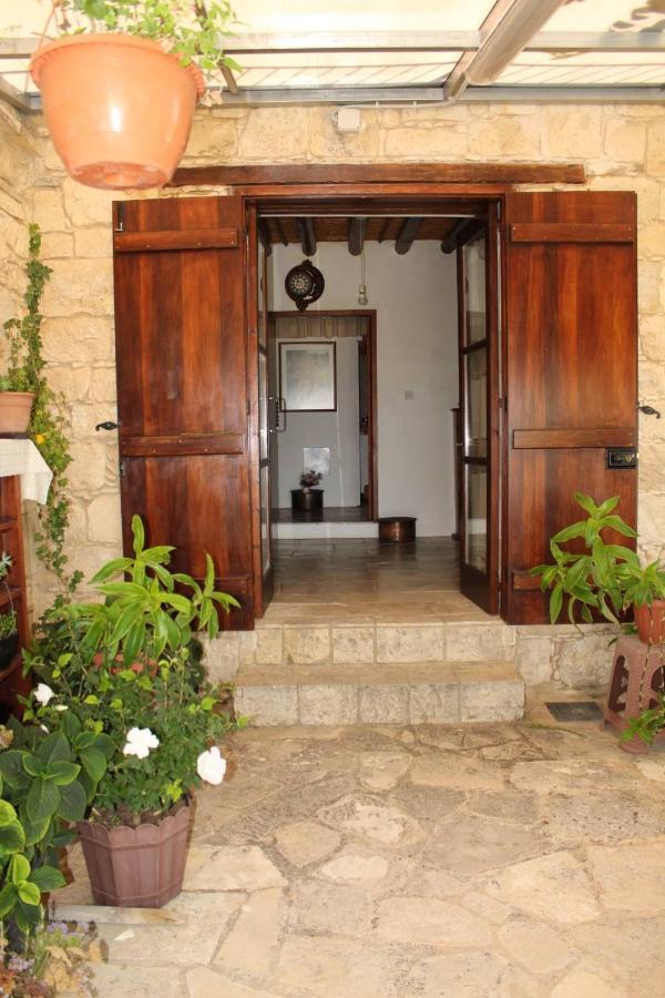 Georgia'S House Bed & Breakfast Fyti Bagian luar foto